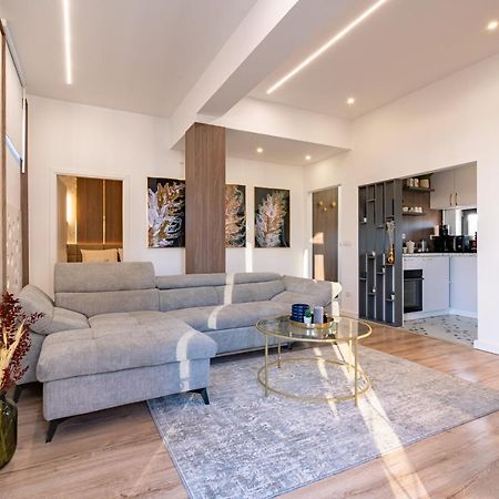 Golden View - Breathtaking Location In Bucharest Apartman Kültér fotó