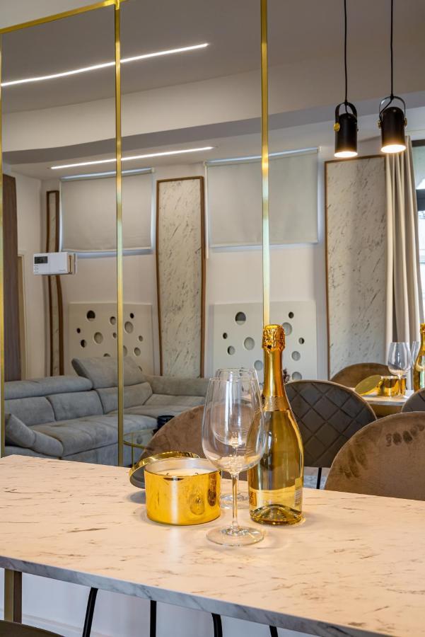 Golden View - Breathtaking Location In Bucharest Apartman Kültér fotó