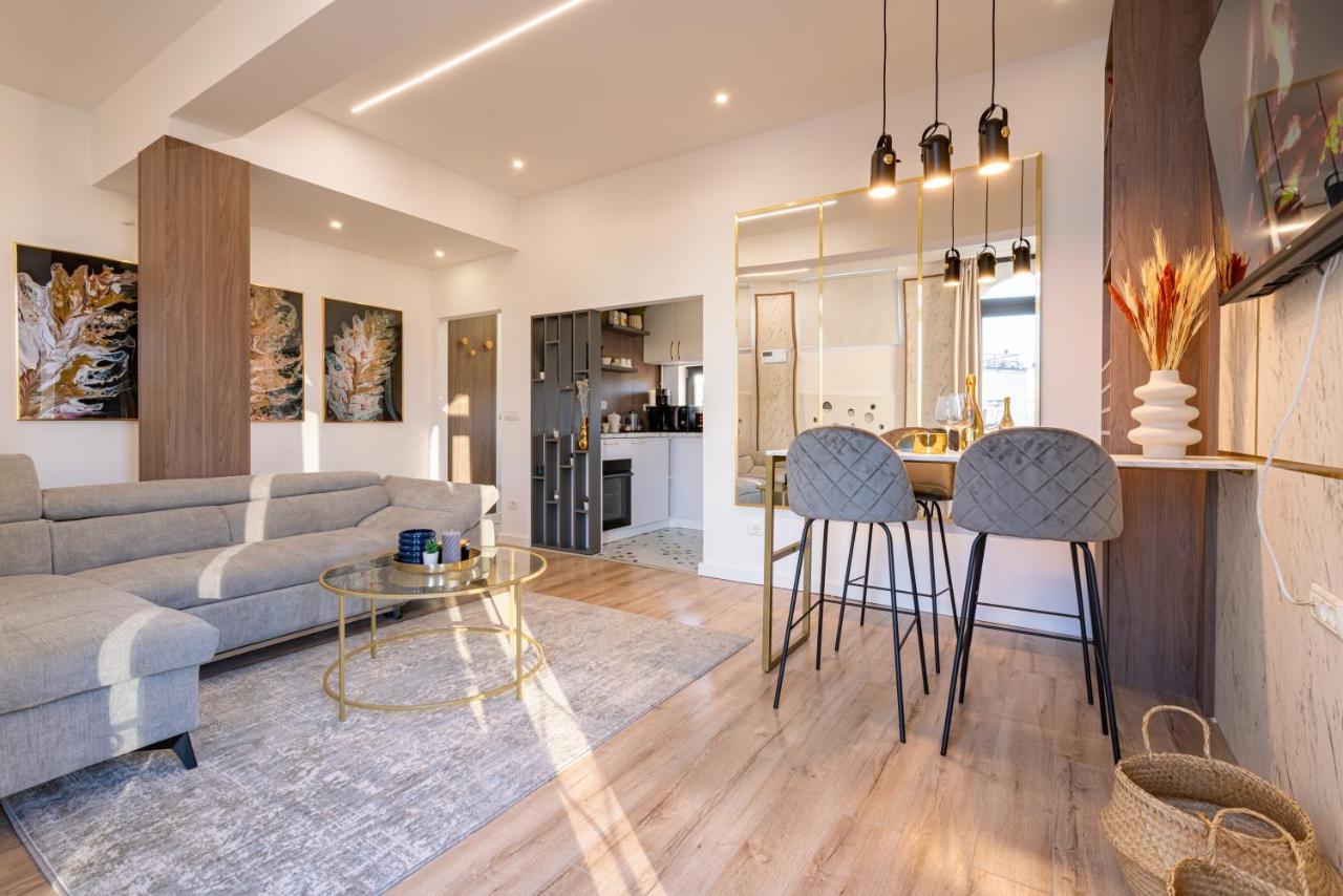 Golden View - Breathtaking Location In Bucharest Apartman Kültér fotó